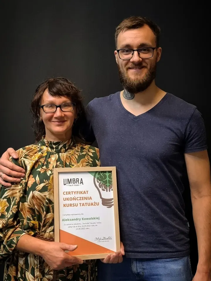 Aleksandra z certyfikatem Umbra Academy obok Patryk Kowalski, wrzesień 2022