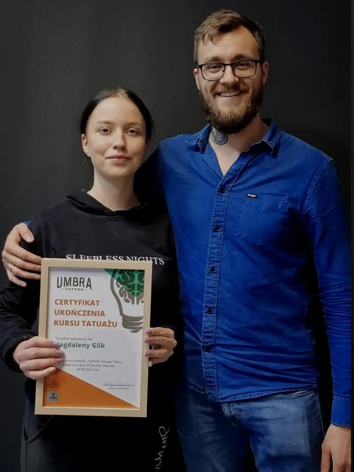 Magdalena z certyfikatem Umbra Academy obok Patryk Kowalski, wrzesień 2022