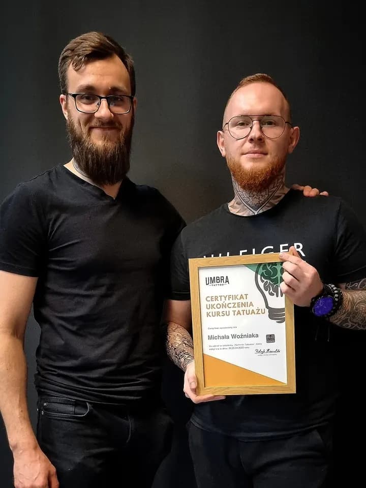 Michał z certyfikatem Umbra Academy obok Patryk Kowalski, kwiecień 2023