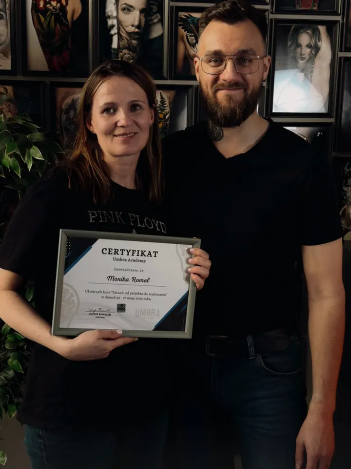 Monika z certyfikatem Umbra Academy obok Patryk Kowalski, maj 2026