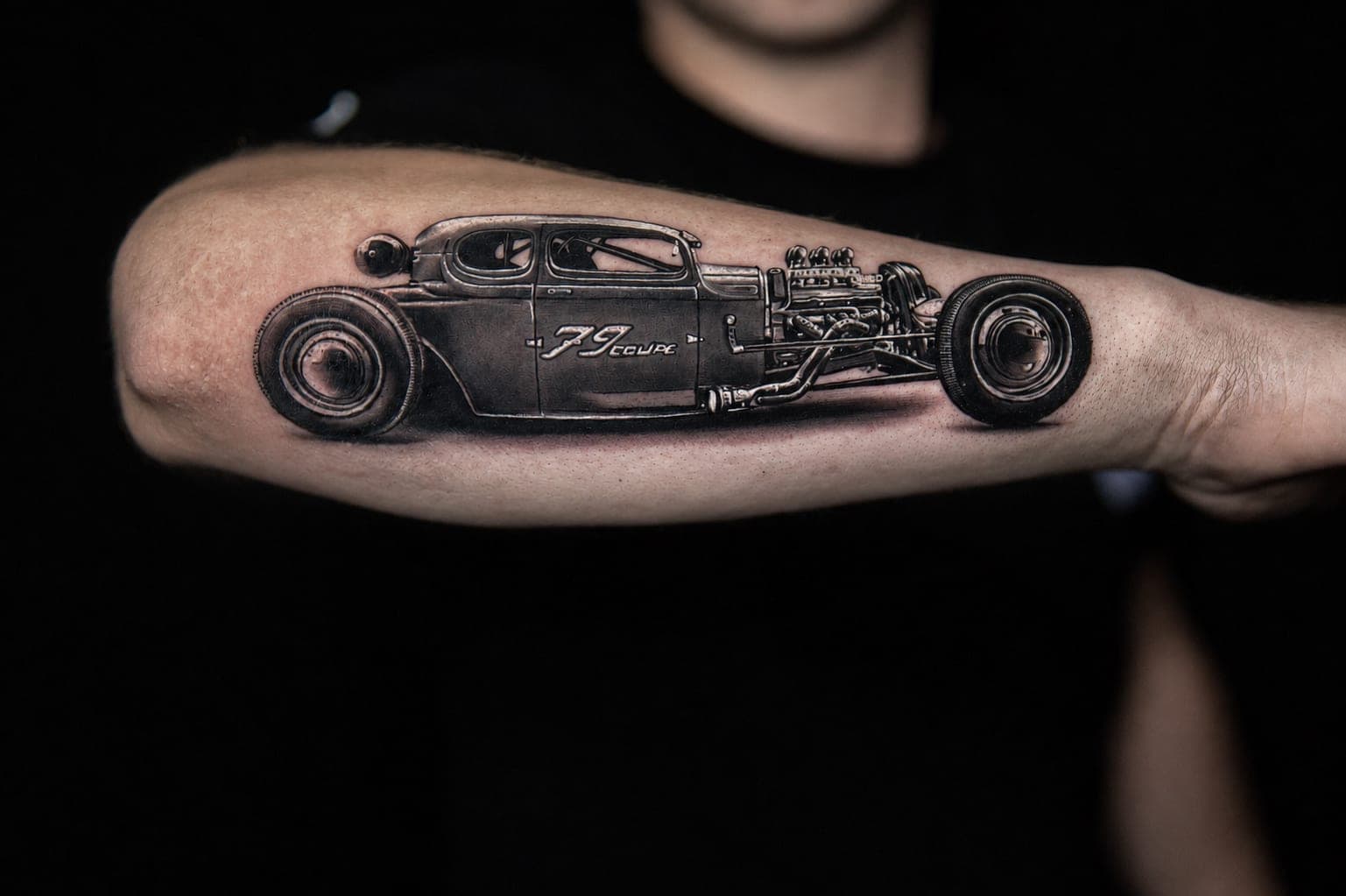 Hot rod — klasyczny samochód w realizmie black&grey