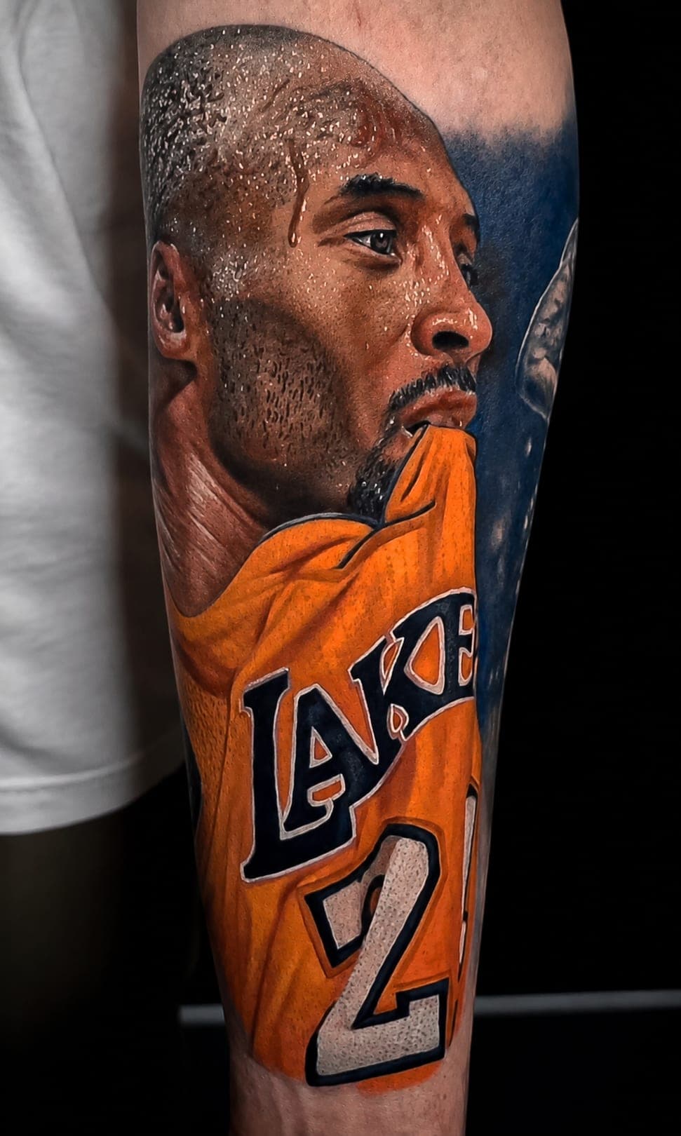 Kobe Bryant w koszulce Lakers — realizm kolorowy