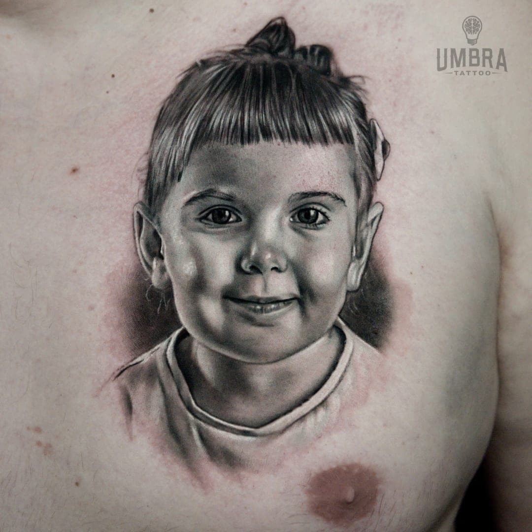 Portret dziecka w realizmie black&grey